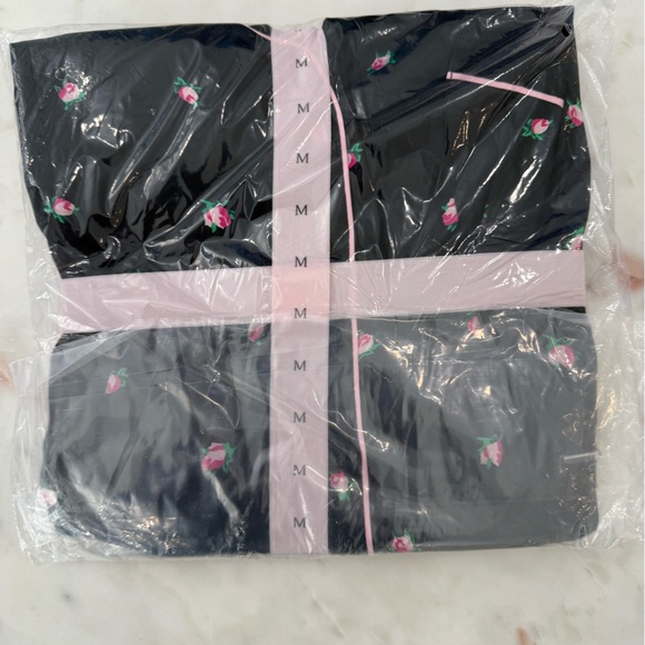 Victoria’s Secret Rosettes Black Satin Pajama Set-Medium - Picture 9 of 9